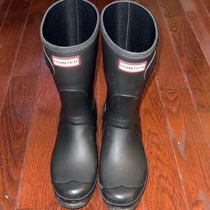 Hunter Womens Rain Boots  Size 9. Perfect condition. Fairly new, barely worn.